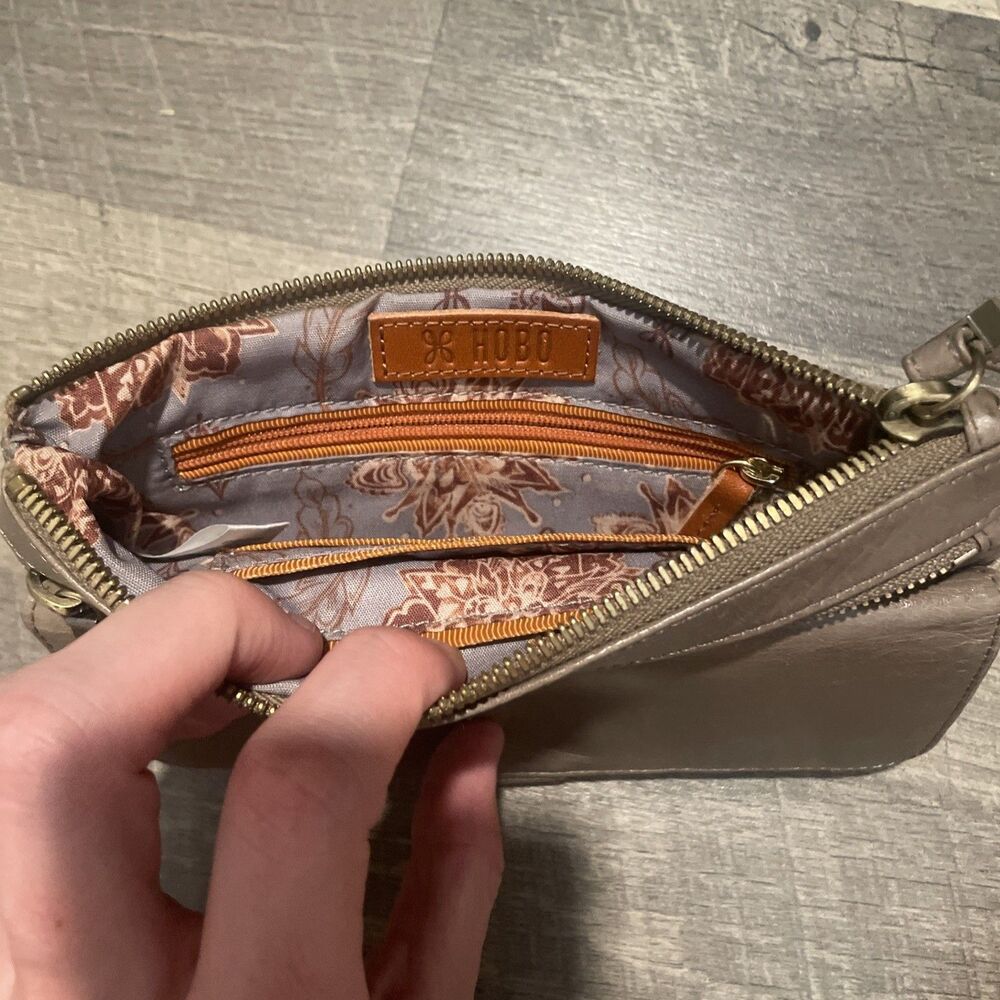 HOBO International Fossil Leather Wristlet Clutch Bag Floral Lining - Picture 3 of 6